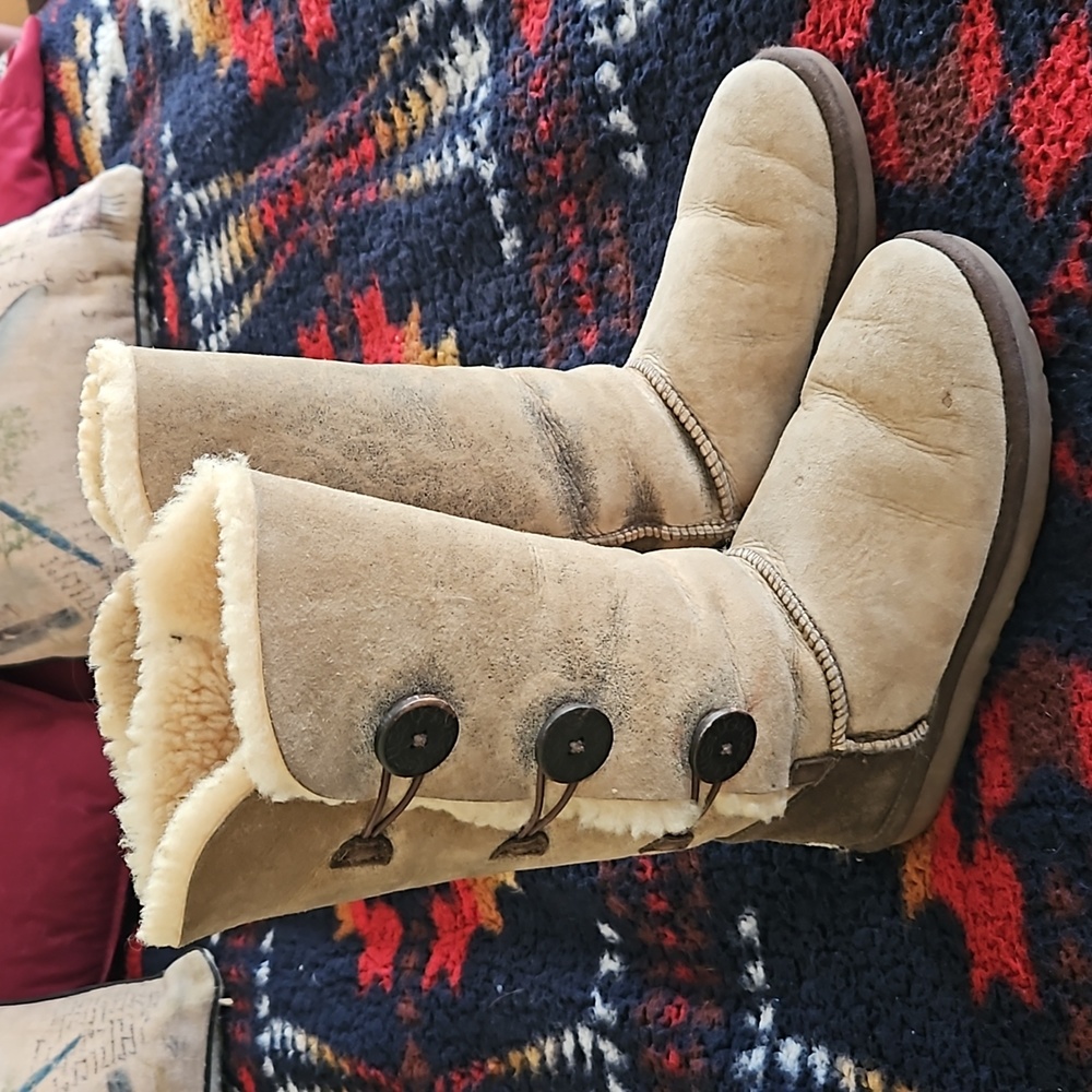 UGG sz 7